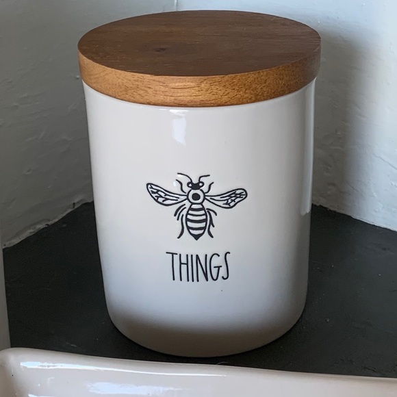 Rae Dunn Bumble Bee 5-Piece Bathroom Set - Picture 4 of 9